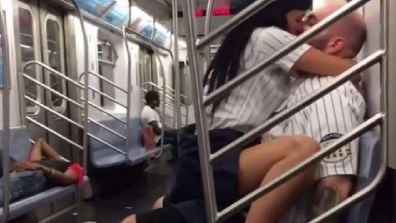 Metrón szexelt két Yankees rajongó