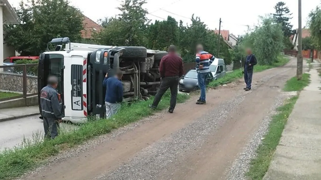 Hajszálra kötött ki a kertkapuktól a megborult kukásautó Úriban - fotók