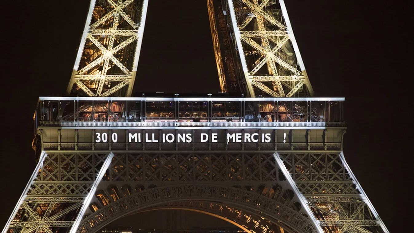 Zenés esttel ünnepelte az Eiffel-torony 300 milliomodik látogatóját