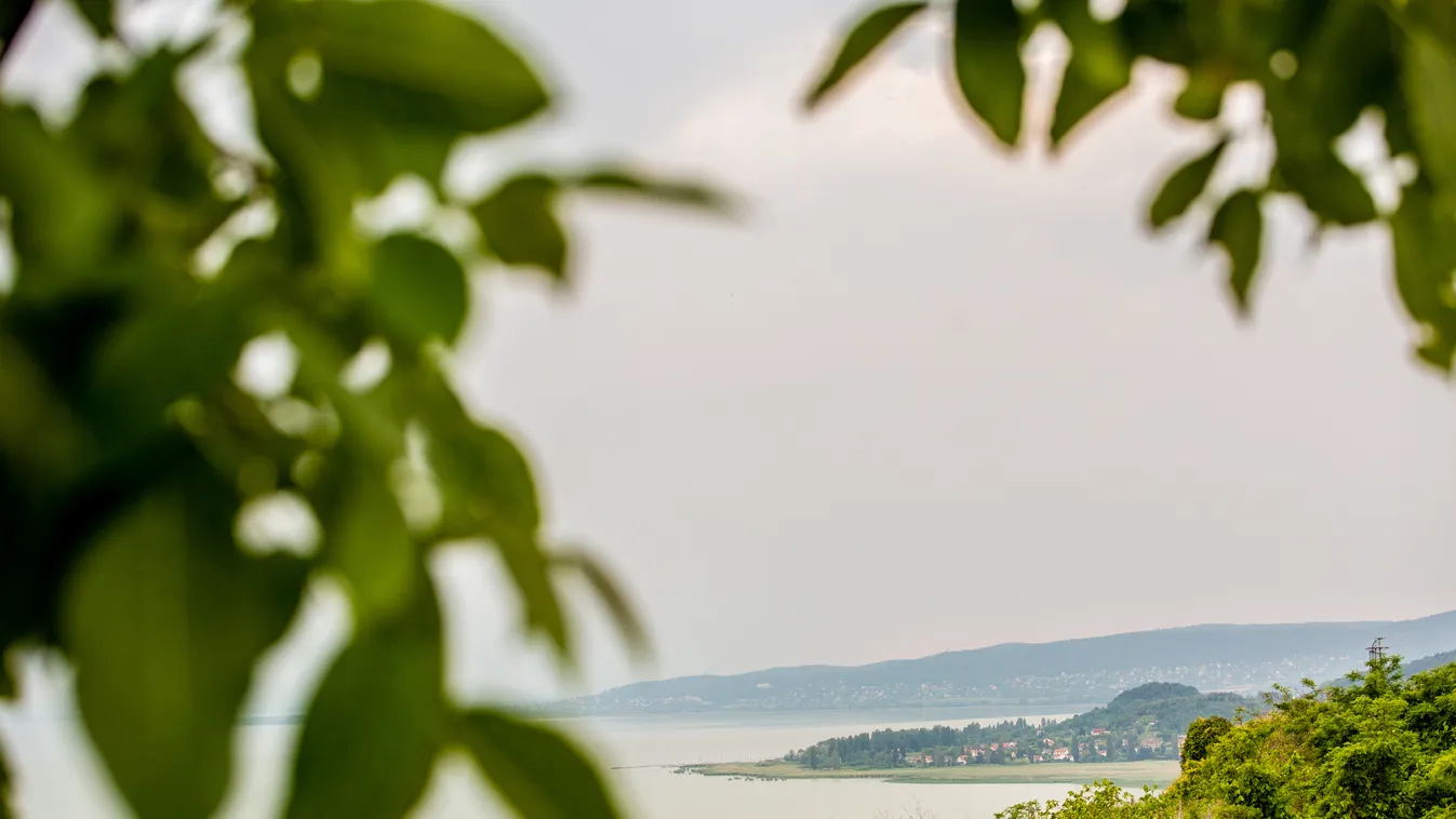 Ingyenes borkóstoló, hőlégballonos utazás és játékos tókerülő verseny várja a Balatonon