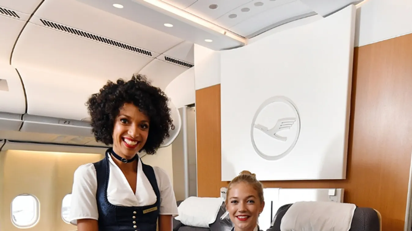 Az Oktoberfest örömére dirndliben szolgálnak fel a Lufthansa sztyuvijai