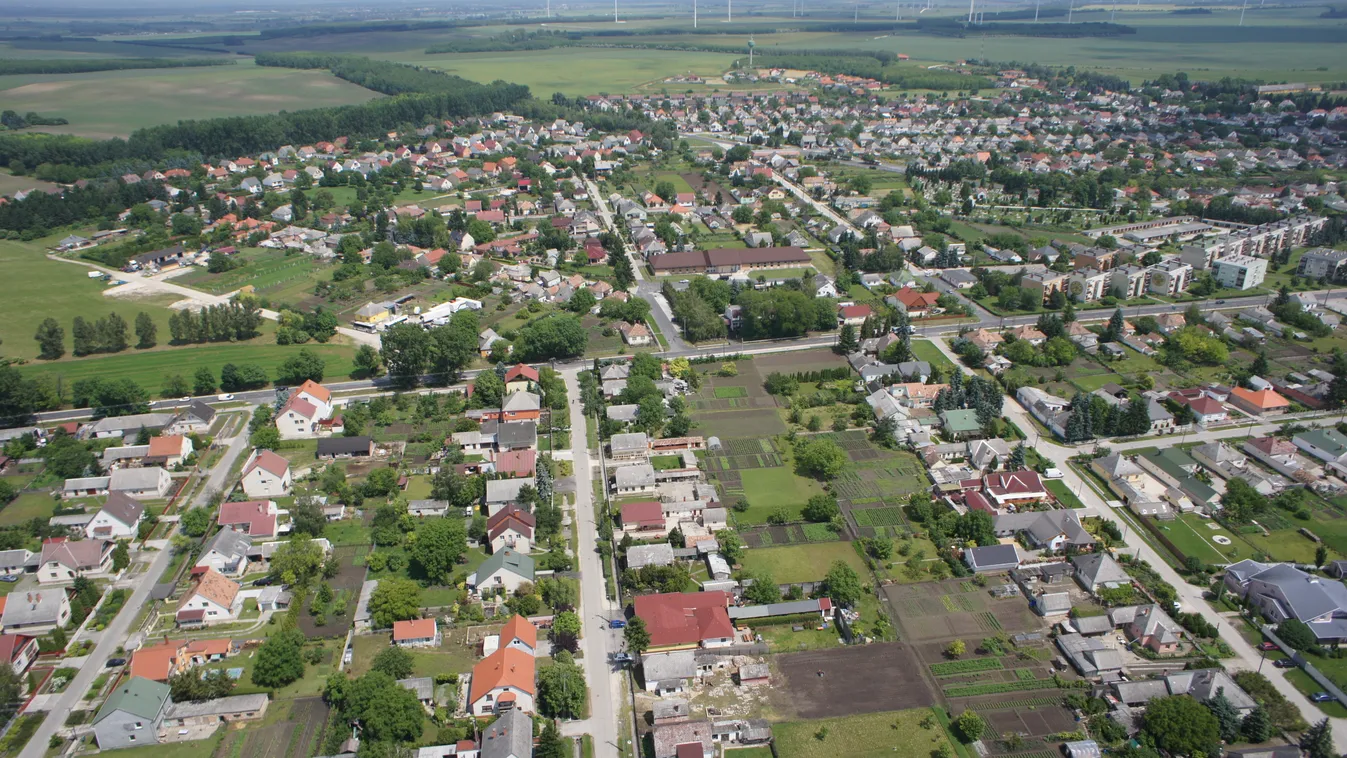Adjon nevet a bábolnai fürdőnek, és egy évig ingyen ázhat benne!