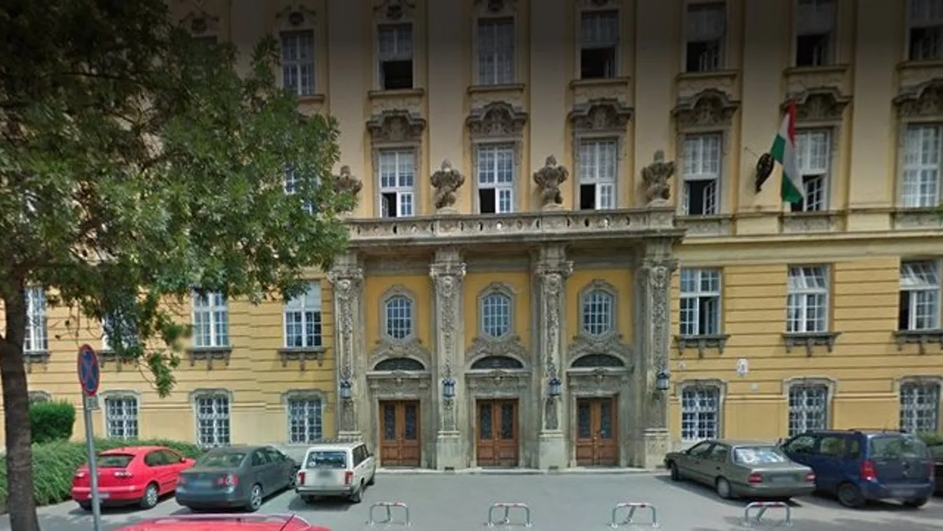 Kiesett egy lány egy budapesti gimnázium harmadik emeletéről