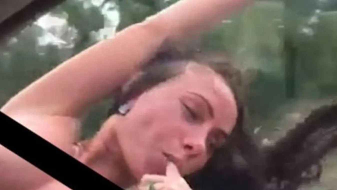 Félmeztelenül lógott ki a kocsiból az anya, brutális véget ért az élete (18+ videó)