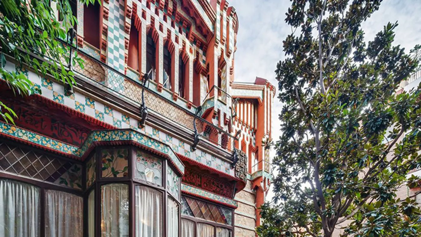 Gyönyörű Gaudi-épület nyílik meg a turisták előtt
