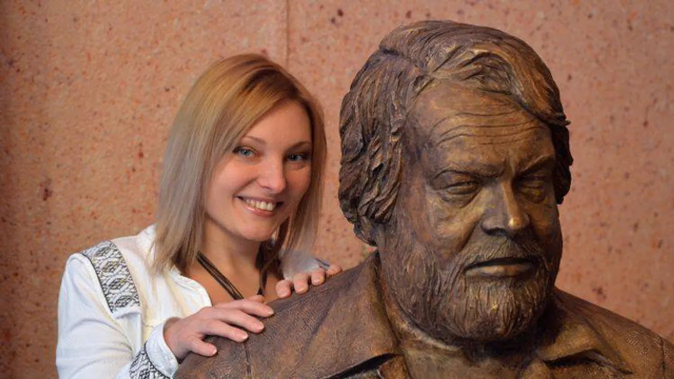 Bud Spencer szobrot kap a Corvin-negyed