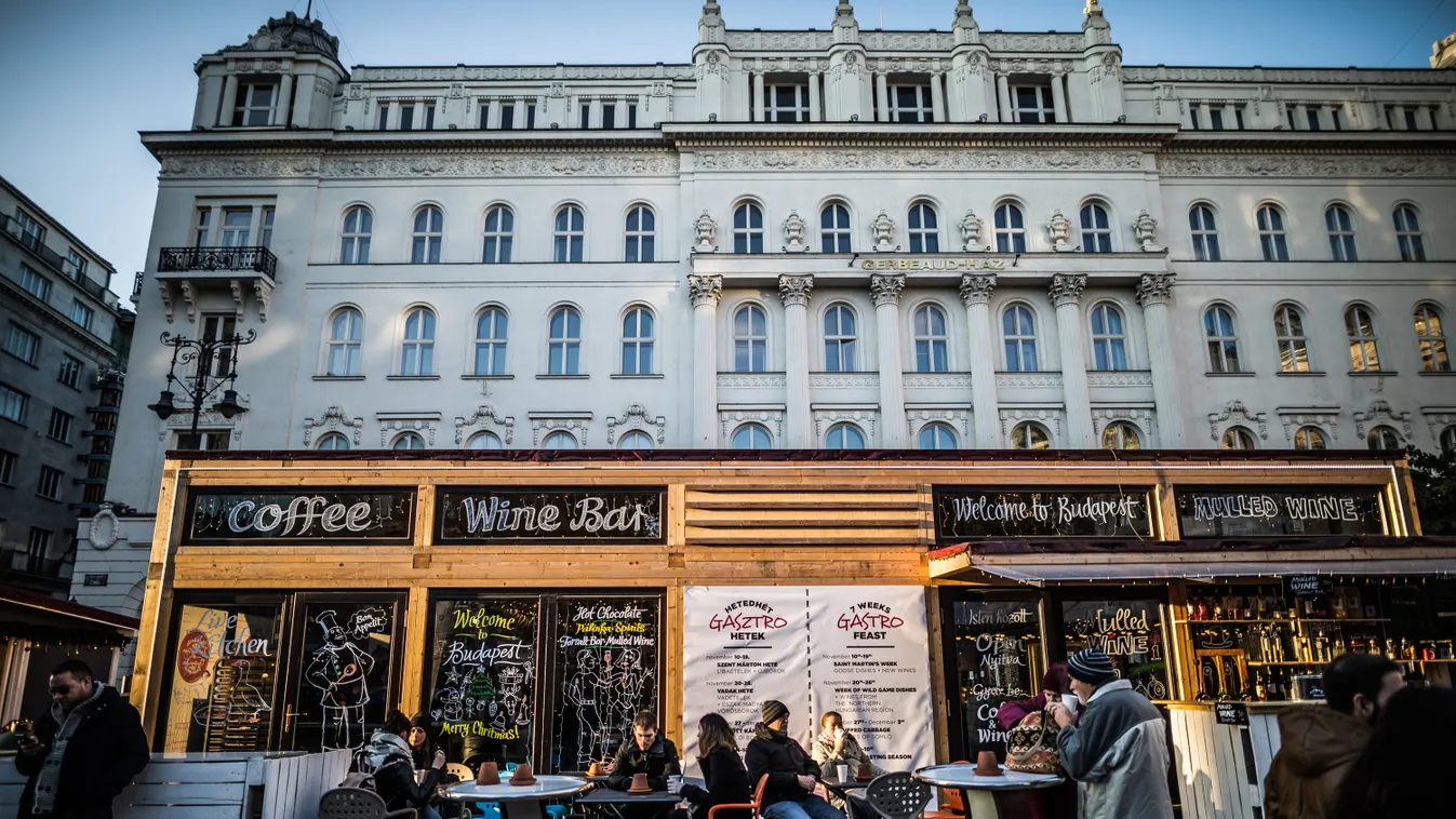 Hüttével hekkelték meg a Vörösmarty téri karácsonyi vásárt
