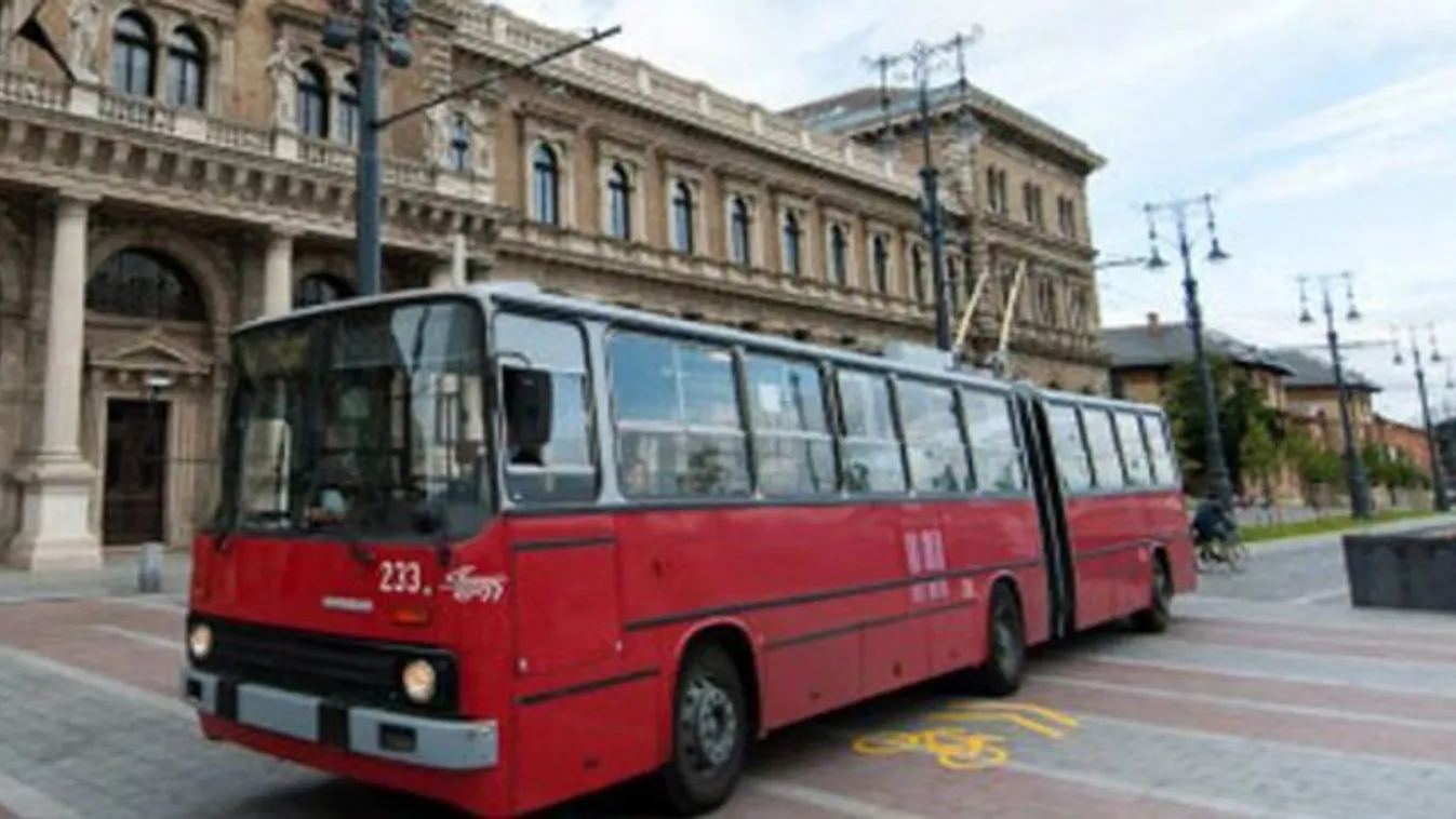 Nem cigizhetett a trolin, ezért rátámadt a sofőrre