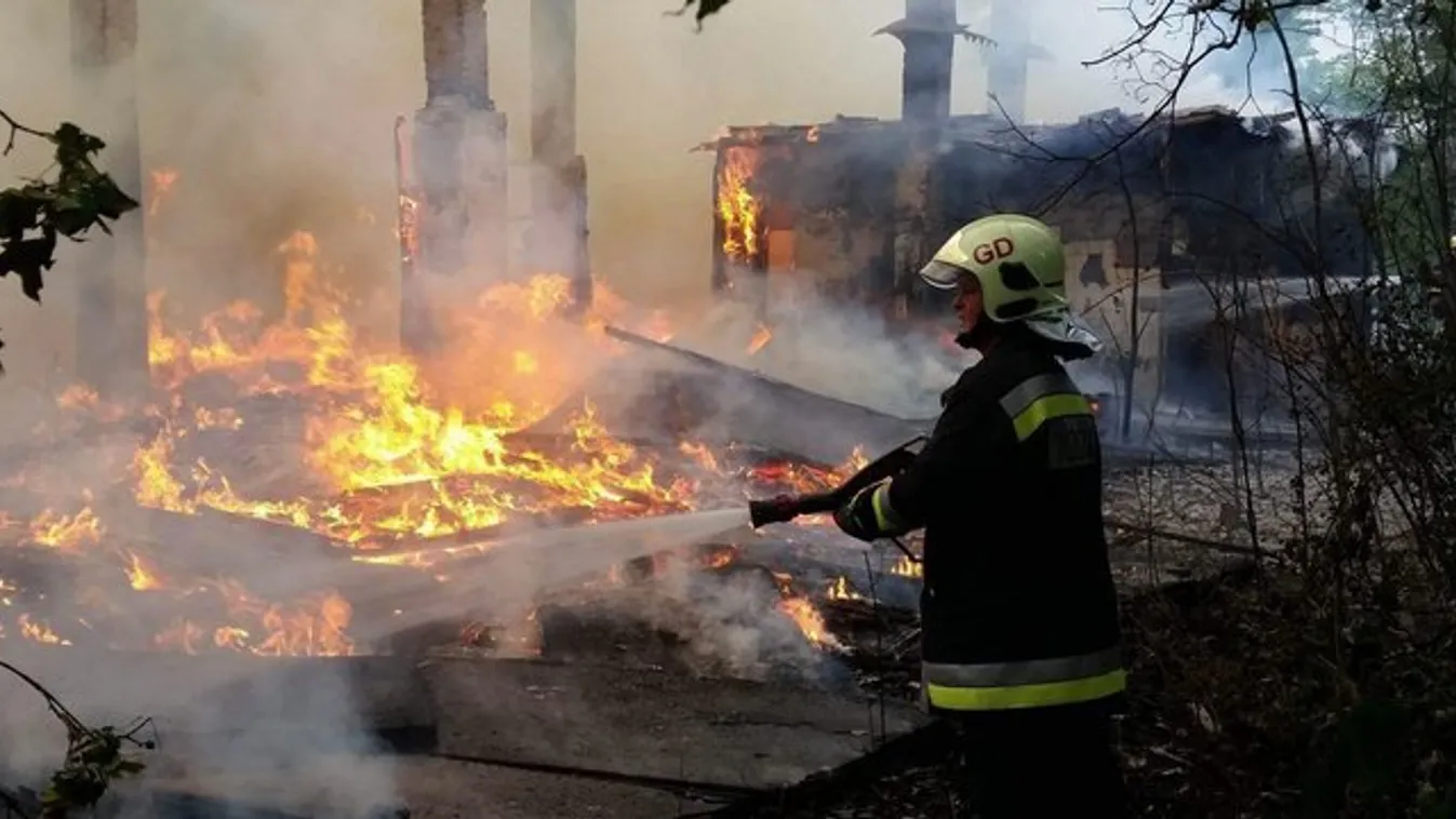 Kigyulladt a Korányi egyik épülete Budán