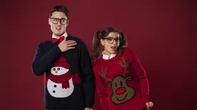 Repüléskor jól jöhet egy ronda karácsonyi pulcsi