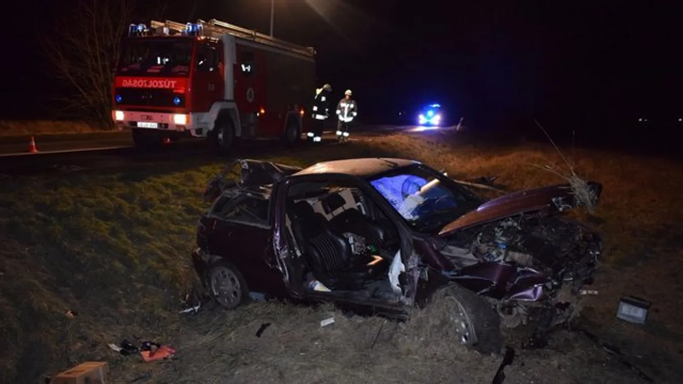 Baleset a 84-es főúton: részegen törte totálkárossá a kocsiját a sofőr - fotók