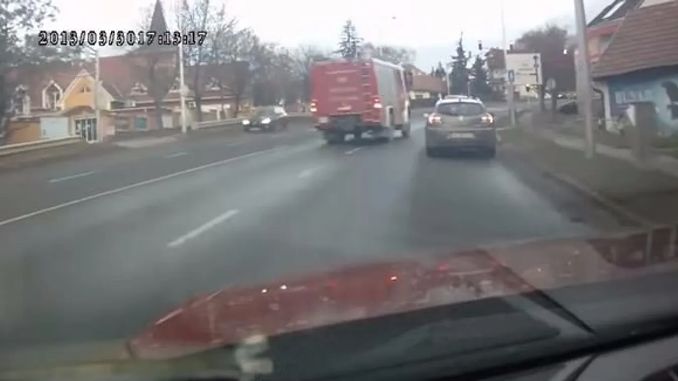 Döbbenet: leszorították az útról a megkülönböztető jelzést használó tűzoltóautót - videó
