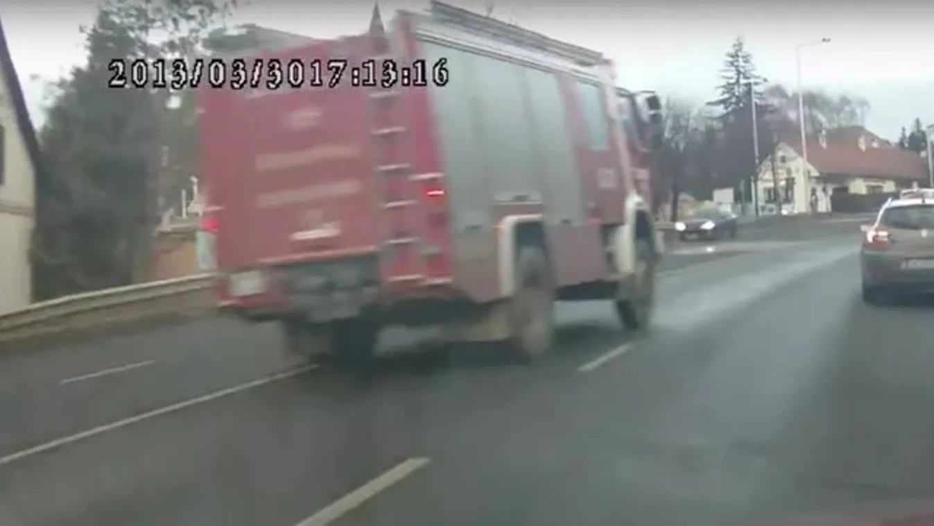 Tűzoltóautó karambolozott Szentendrén – videó