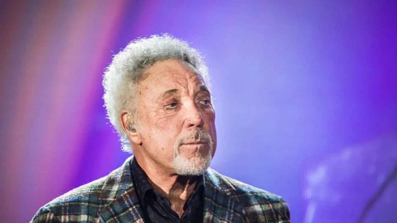 Neje miatt árulja házát Tom Jones – nem bír elhunyt szerelme emlékei között élni