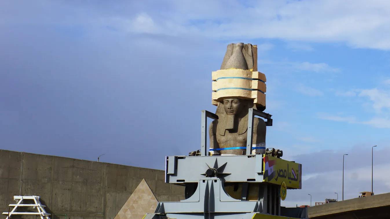 Új helyre került II. Ramszesz monumentális szobra