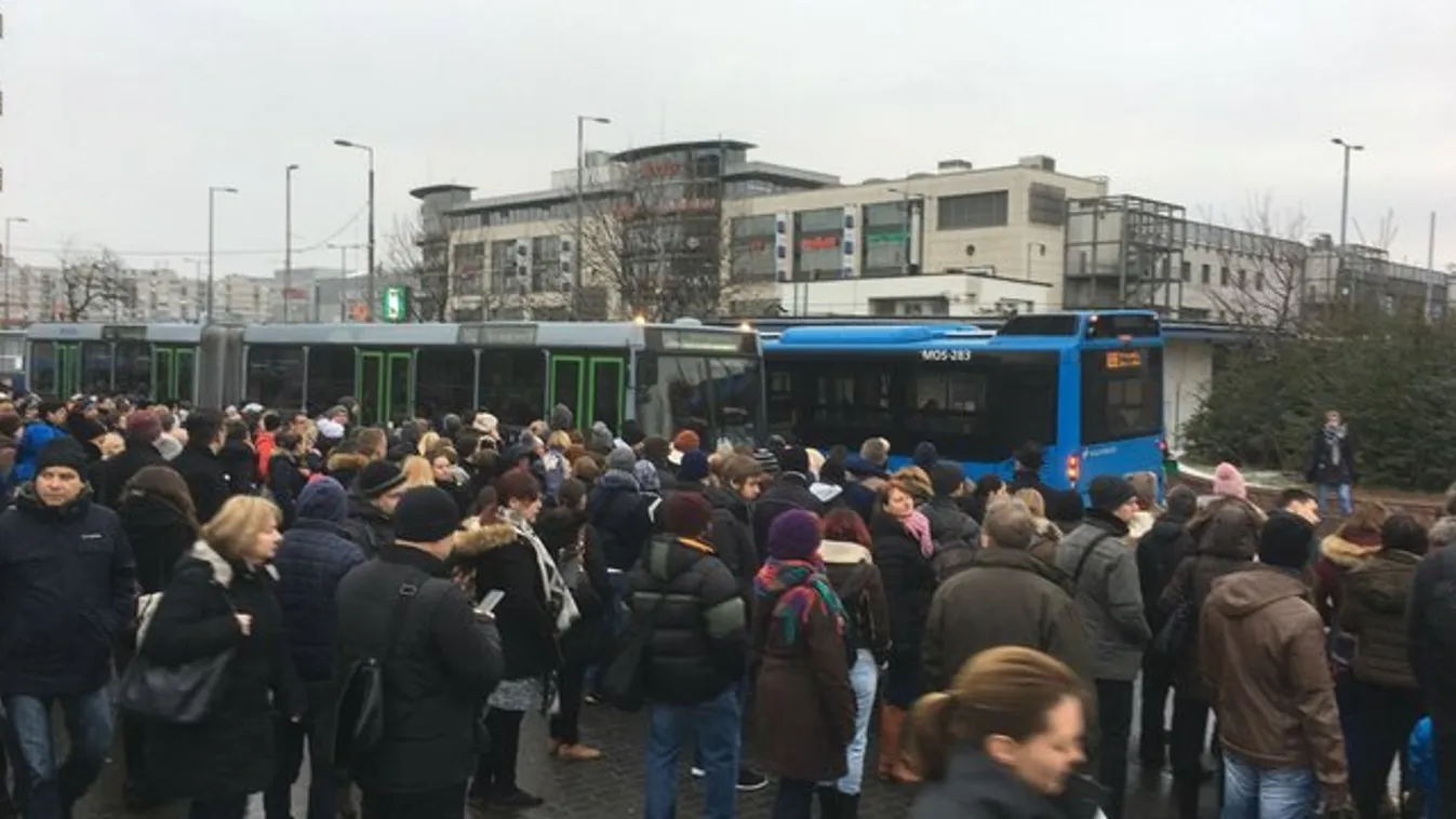 Közleményt adott ki a BKV: baleset miatt továbbra sem jár a metró - fotók