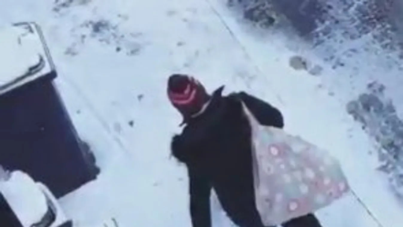 Mekkora tahó az, aki egy egész délelőttön át röhögve filmezi, ahogy járókelők a jeges úton szenvednek? – videó
