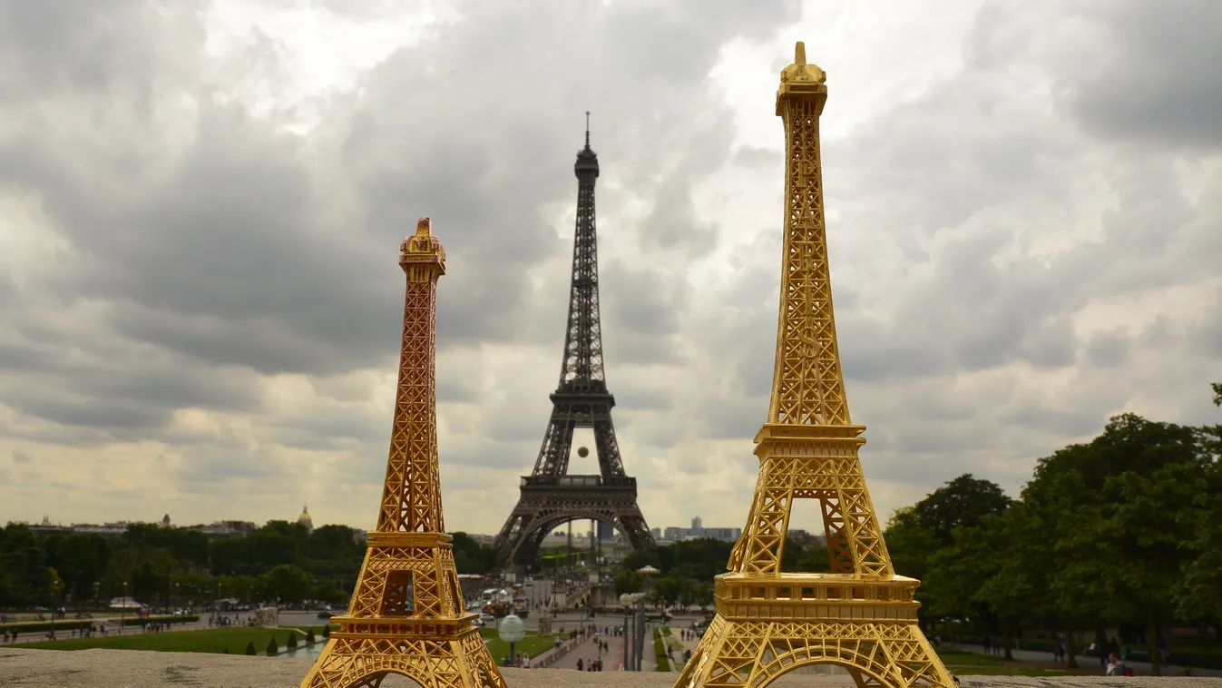 Színt kaphat az Eiffel-torony a felújítása során