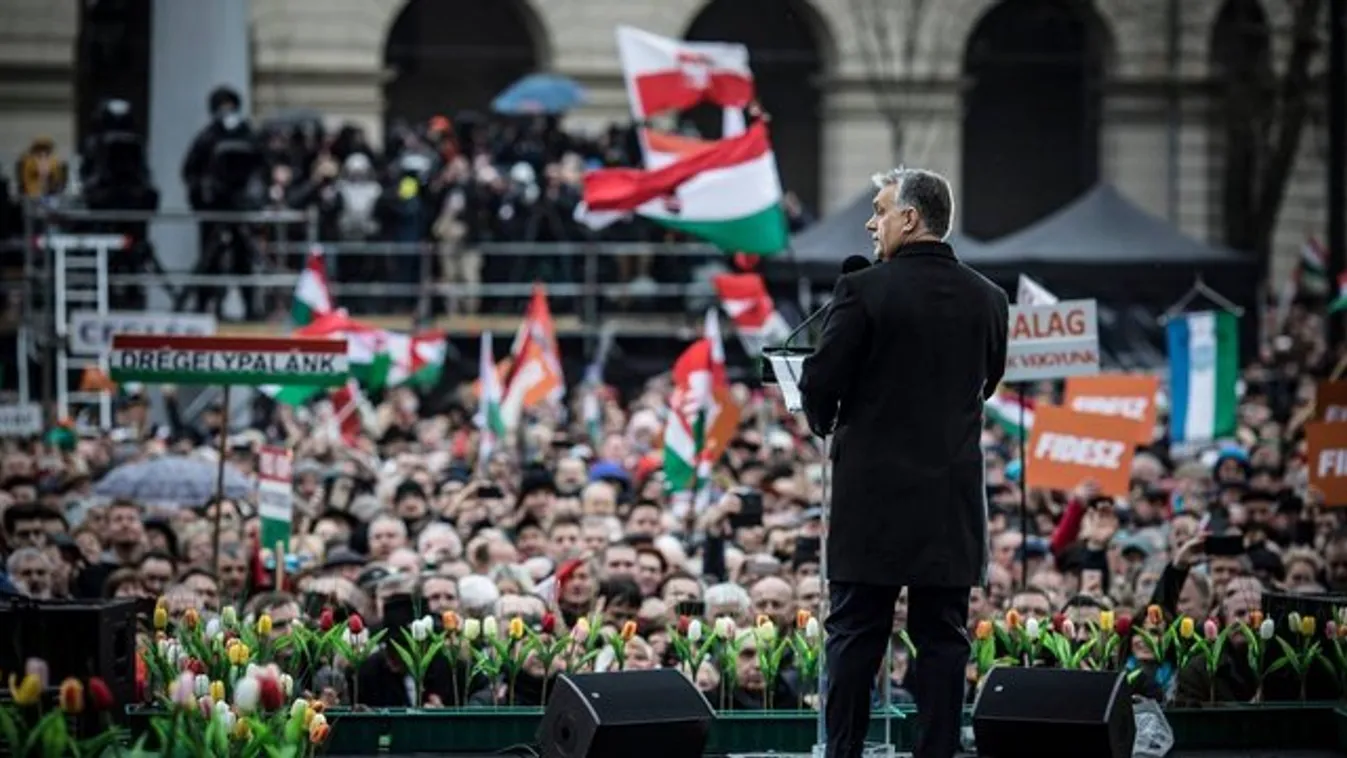 Belestünk a kulisszák mögé: így készült Orbán a beszédre - fotók
