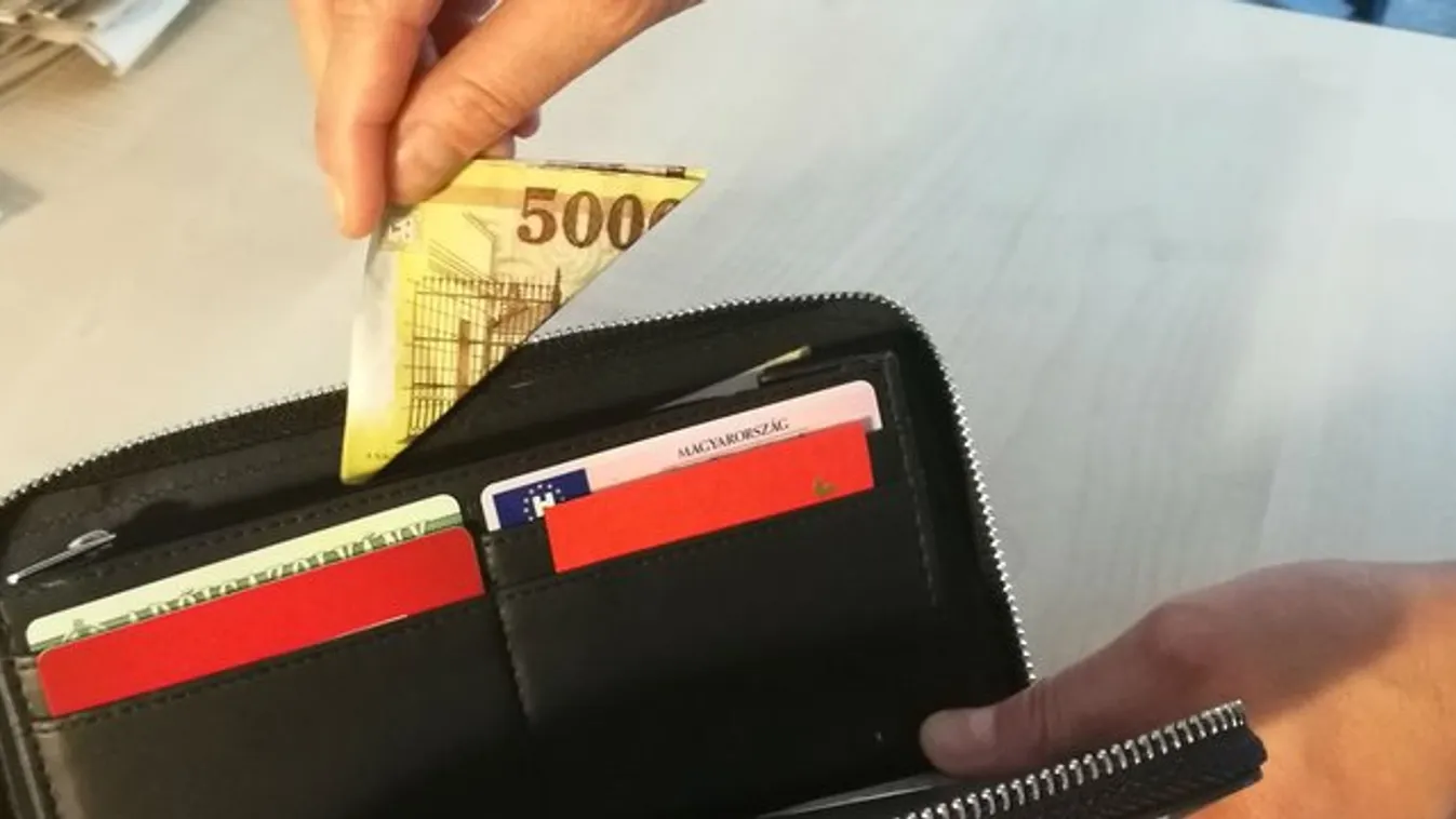 Bors-játék: Hajtogasson pénzből piramist az egymillió forintért!