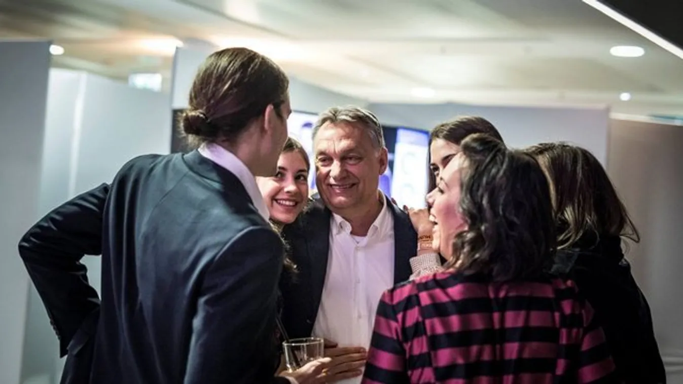 Családjával ünnepelte Orbán a győzelmet