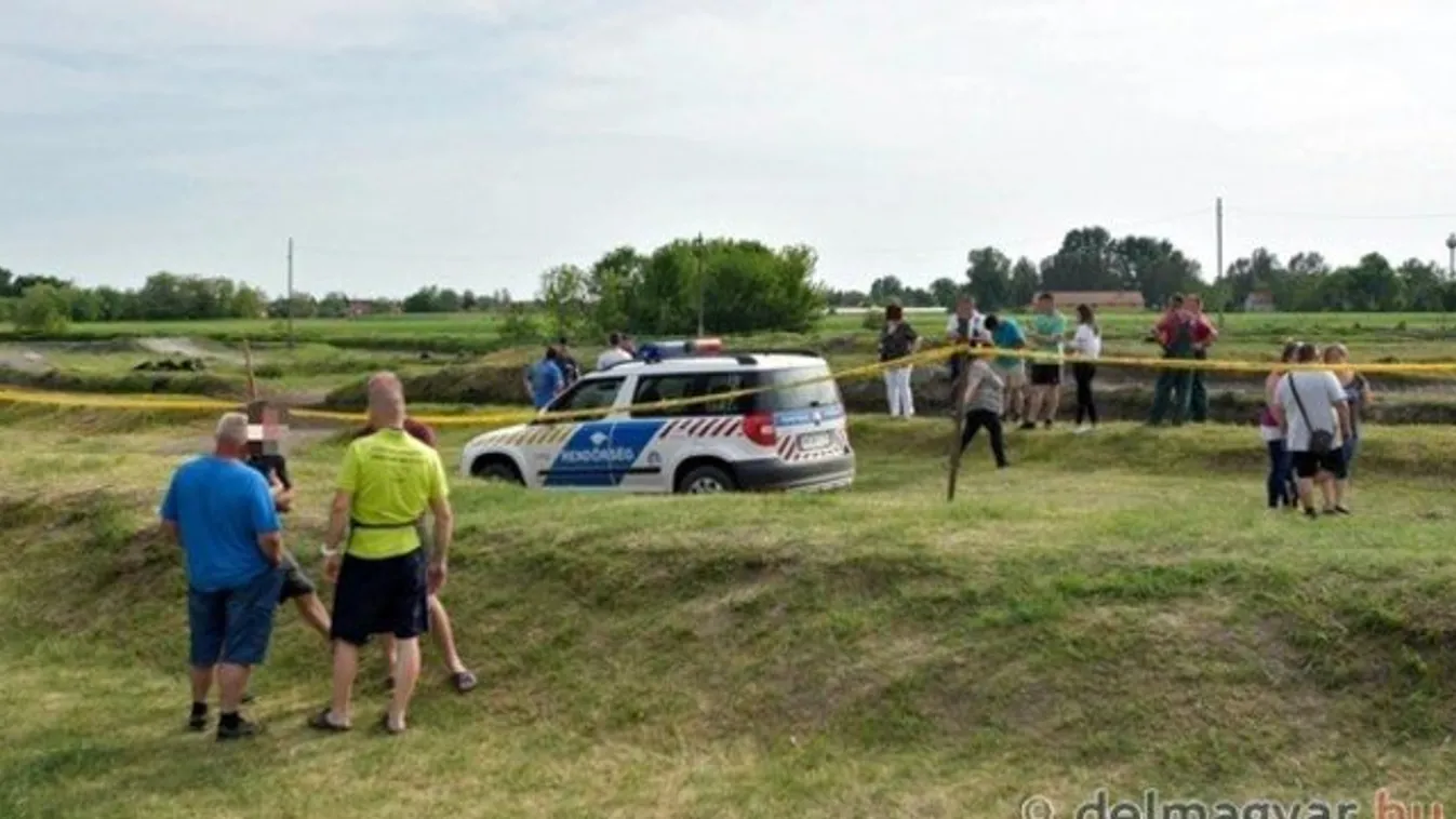 A palánkon átrepülve csapódott a nézők közé egy Lada az ásotthalmi roncsderbin - fotók