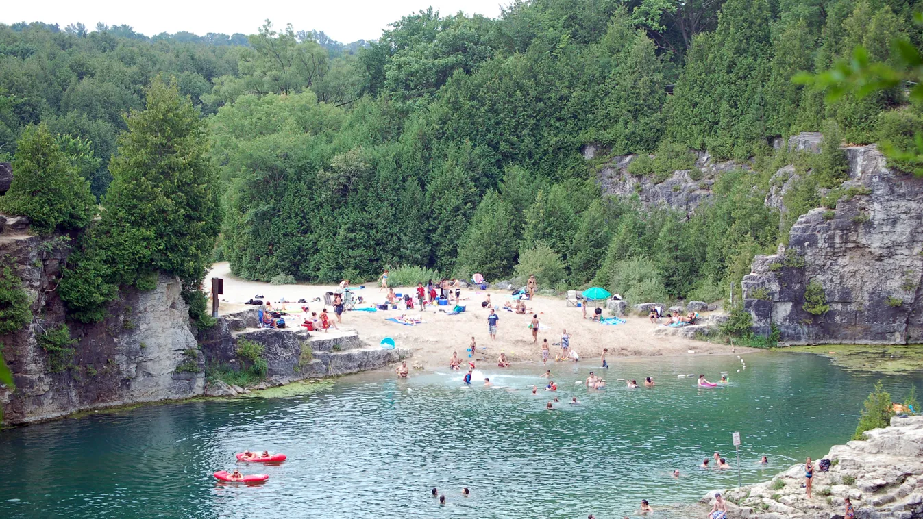 Gyönyörű bányatavat nyitnak meg a fürdőzők előtt egy kanadai nemzeti parkban