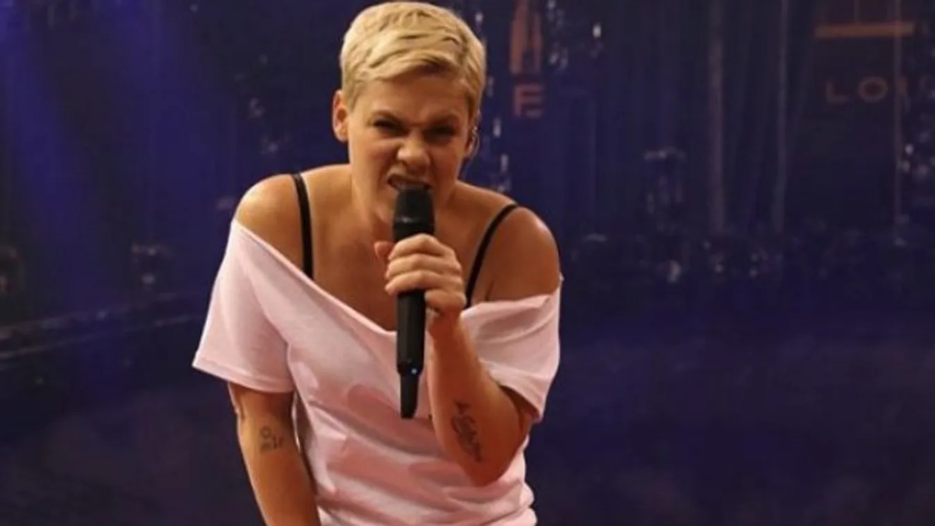 Pink jól kiosztotta a trollkodót