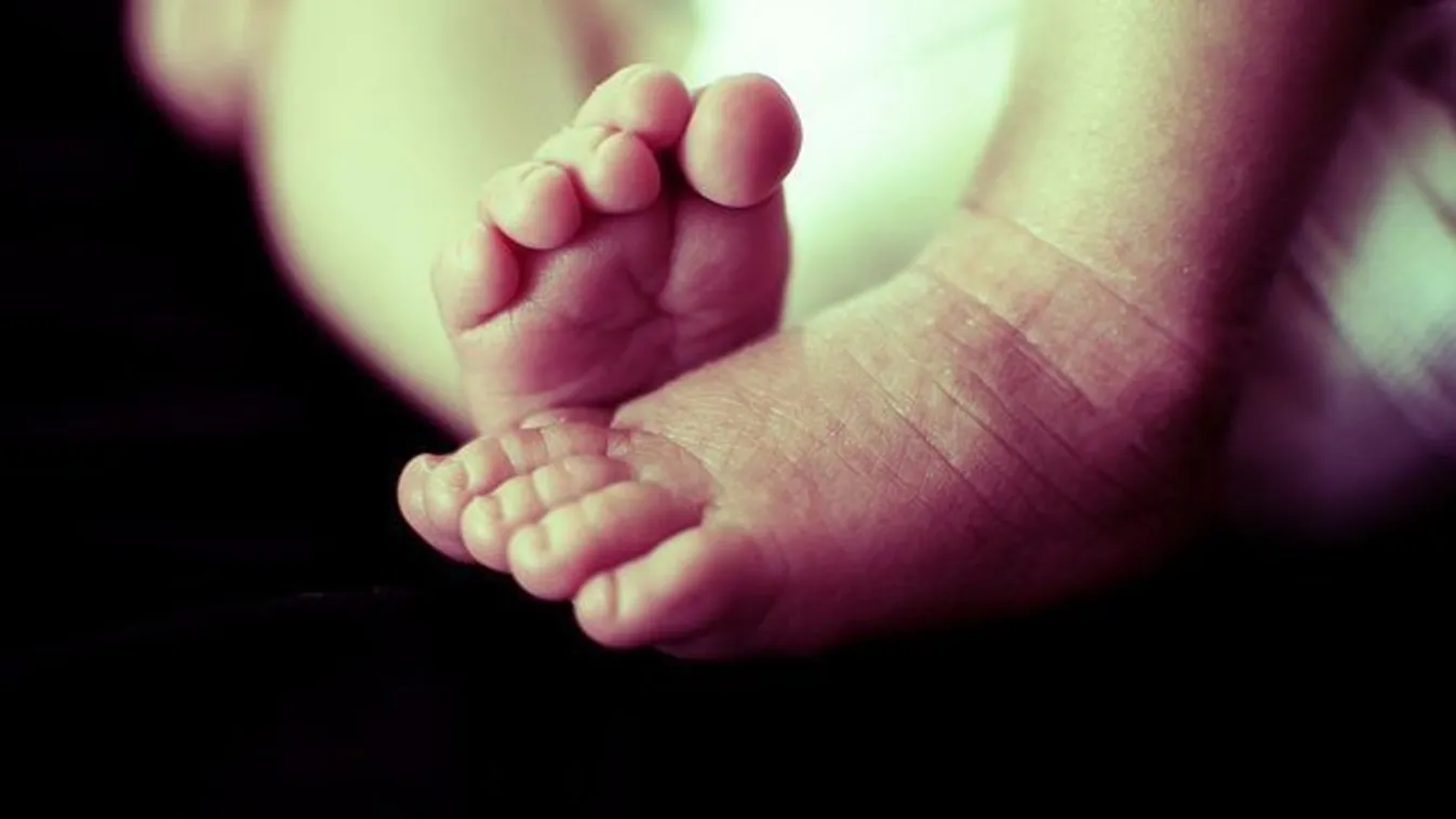 Öt napot élt a baba, pedig könnyen szűrhető, az anyára veszélytelen betegség vitte el