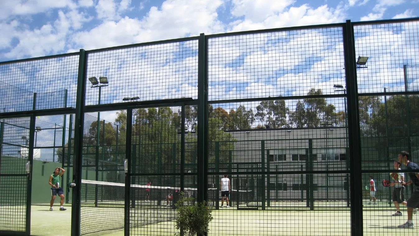 Hűvösvölgyben nyílt meg hazánk első padel-versenypályája