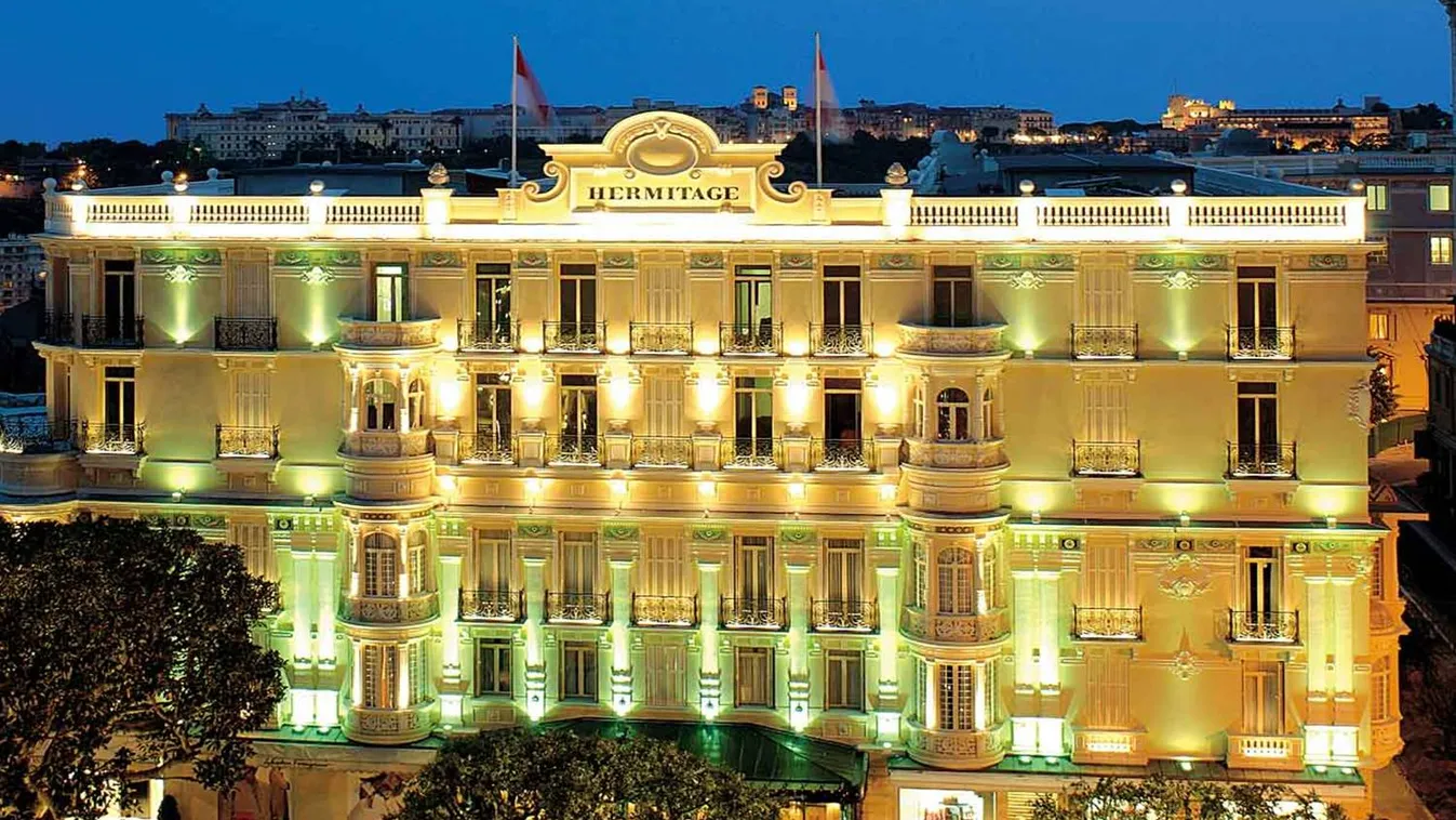 Videóra vették a turisták a luxushotel erkélyén szexelő párt