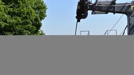 Lógassák a lábukat hazánk leghosszabb libegőjén!