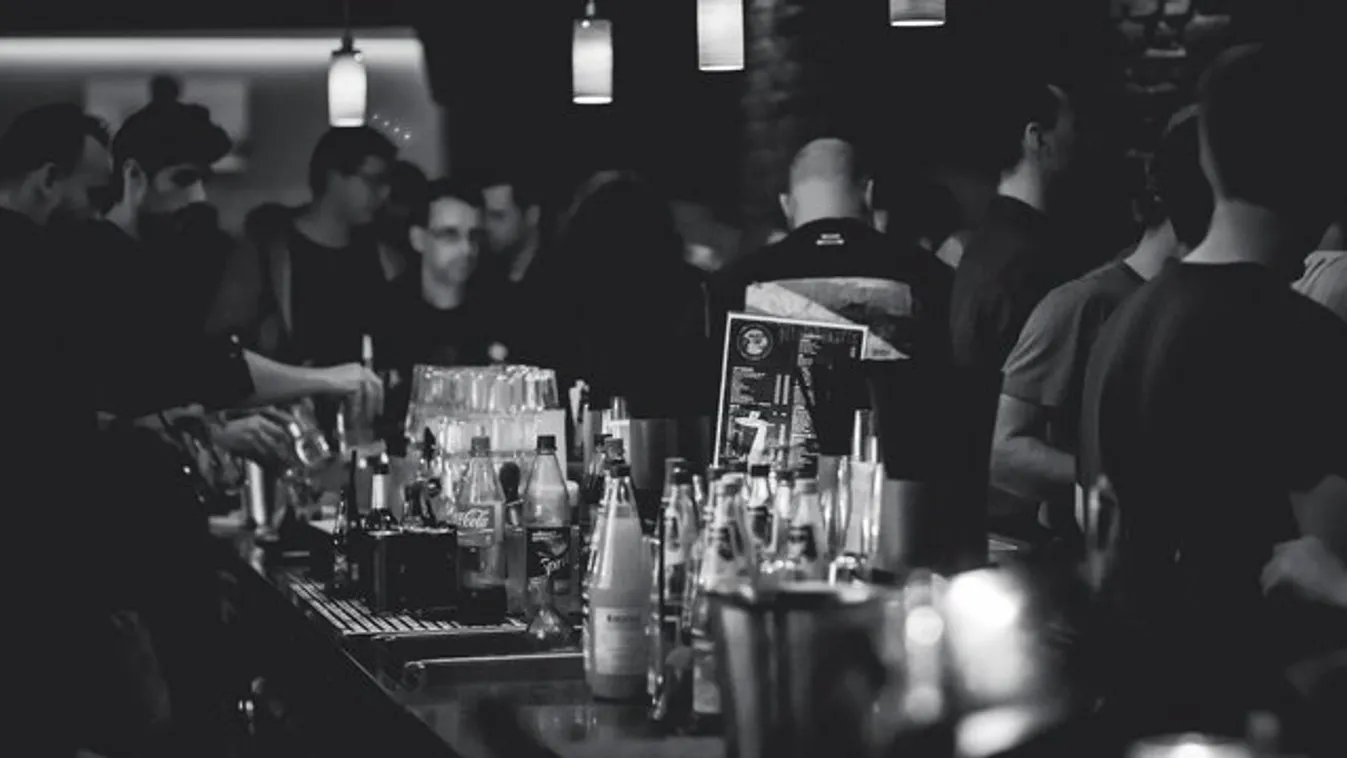 Alkoholt és nevetőgázt árultak gyerekeknek