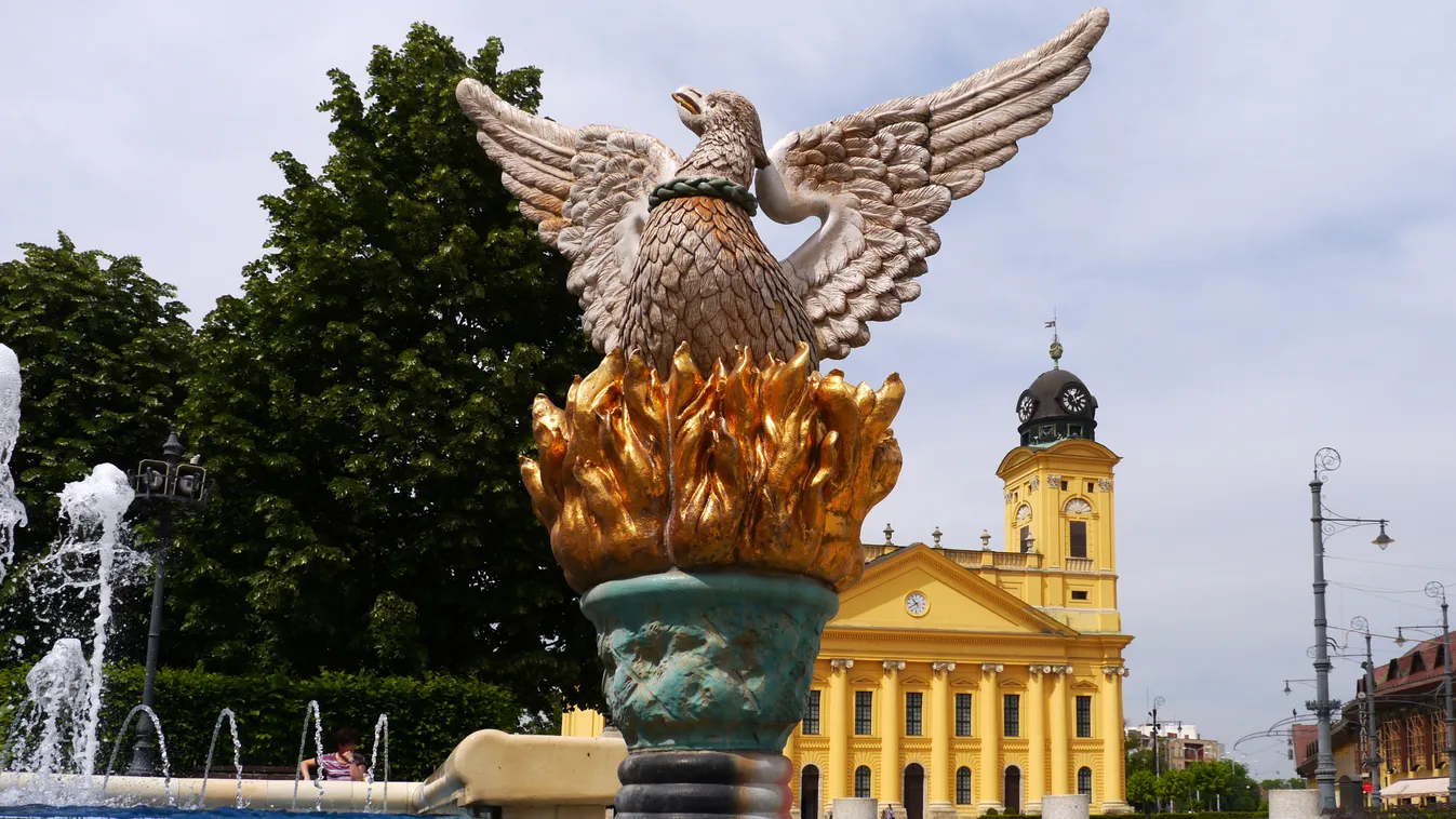Egy óriástigris és a Szent Korona is végigvonul Debrecen utcáin