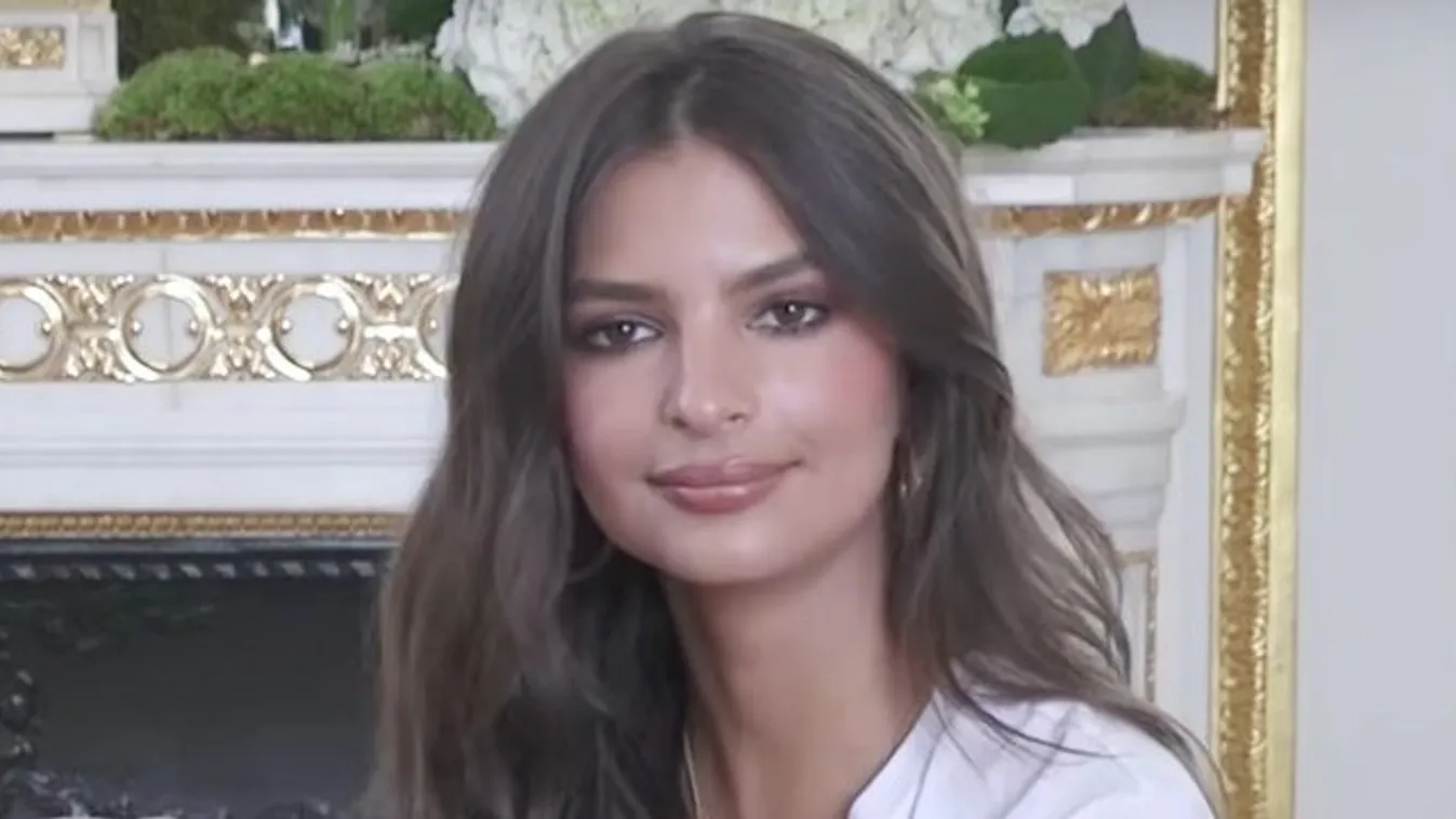 Ki ne szeretne pöttyös bikini lenni Emily Ratajkowski testén? szexi fotók