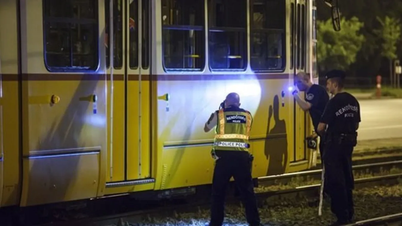 Villamos alá esett egy férfi a IX. kerületben, nem élte túl