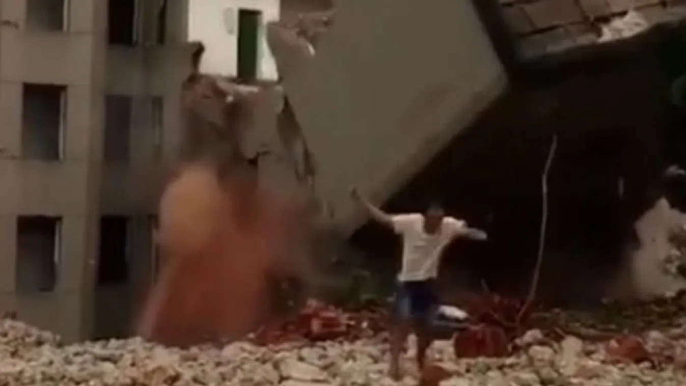 Az utolsó pillanatban ugrott el az összeroskadó épület alól egy férfi – videó