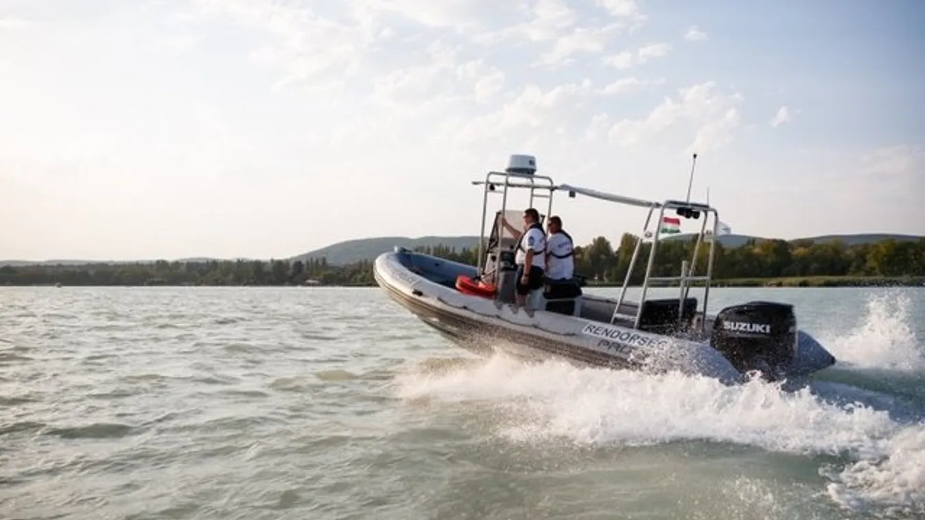 Háromtagú családot mentettek ki a Balatonból