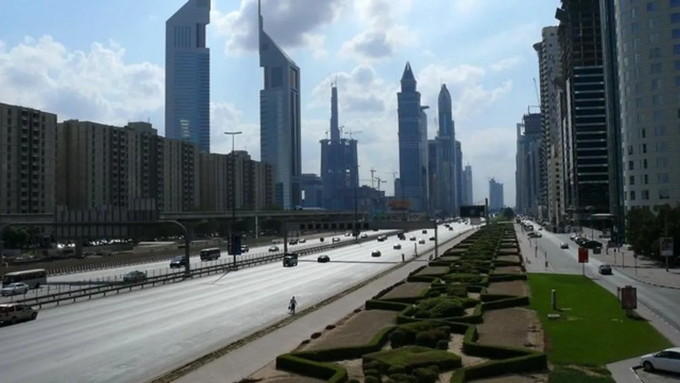 Összeautózott 15 milliós büntetést egy bérelt Lamborghinival, és nem engedik haza Dubajból
