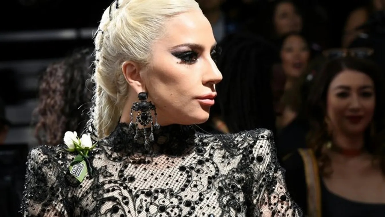 Pucéran pózolt Lady Gaga - gyorsan kattintson, mielőtt eltűnnek a fotók!