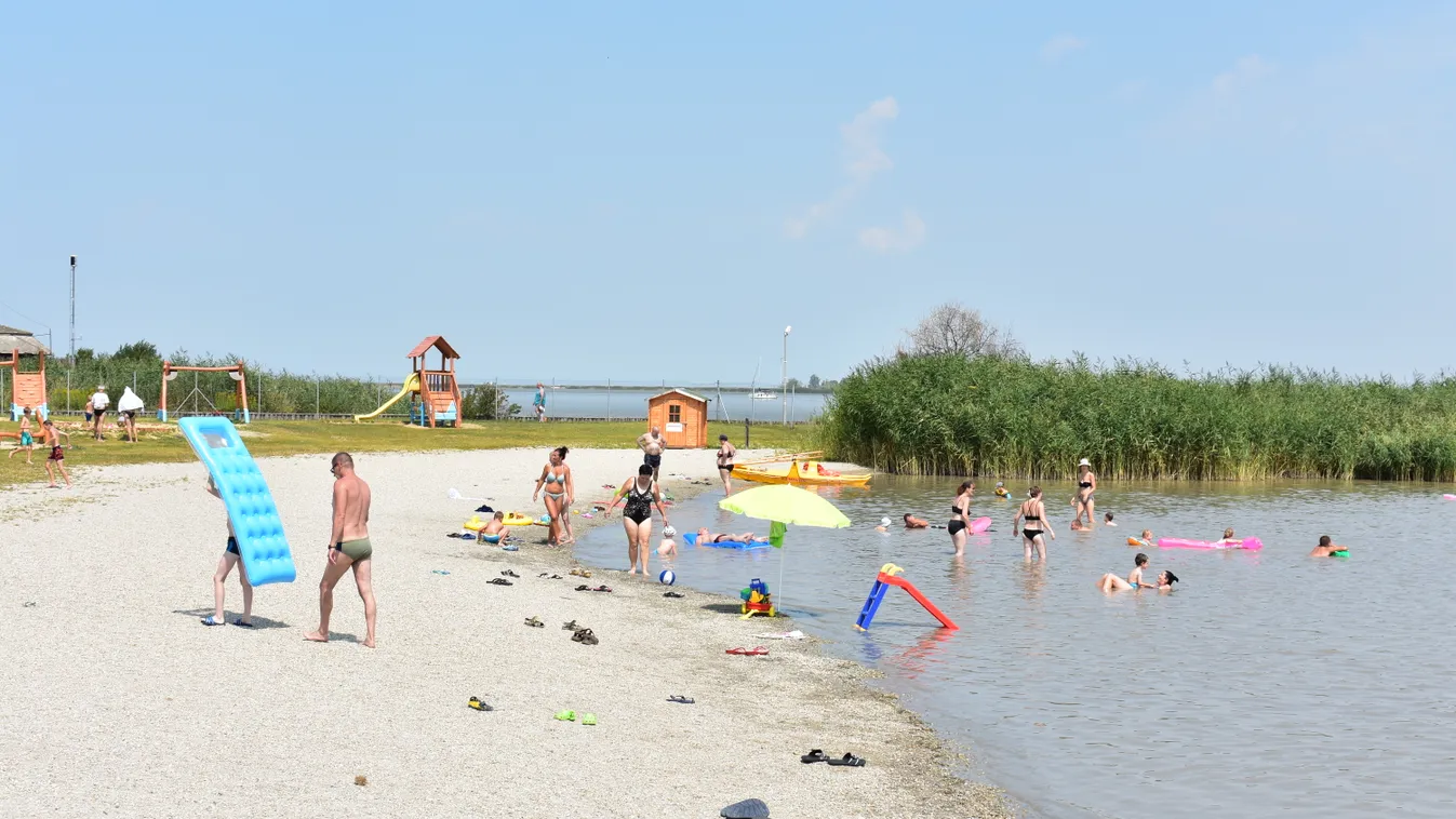 Langyos víz és 850 forintos lángos fogadott minket a Fertő-parton