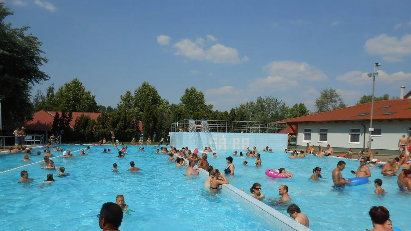 Olcsó belépő és kevés sorban állás  - A hegykői fürdőben jártunk