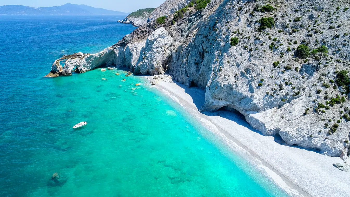 Akár ezer euróba is kerülhet, ha erről a görög strandról kavicsot visz