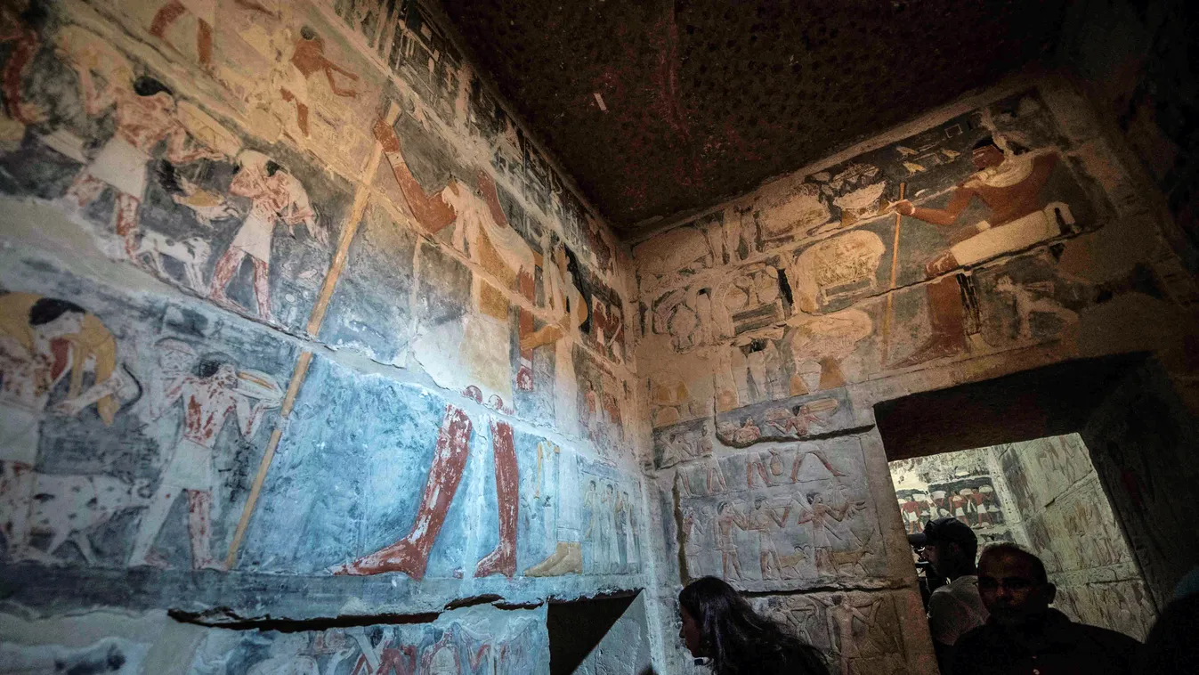 Különlegesen díszített négyezer éves sírt nyitottak meg a turisták előtt Egyiptomban