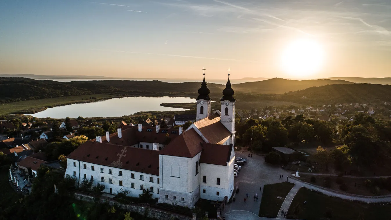 Kihagyhatatlan túrák és vizes programok az őszi Balatonnál
