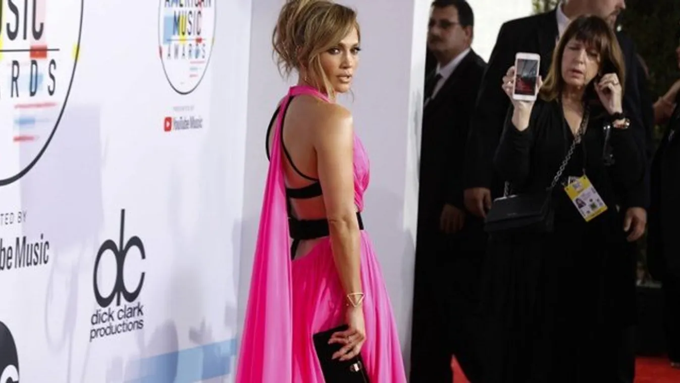Taylor Swift diszkógömbnek öltözött, Jennifer Lopez hozta a dögös formáját