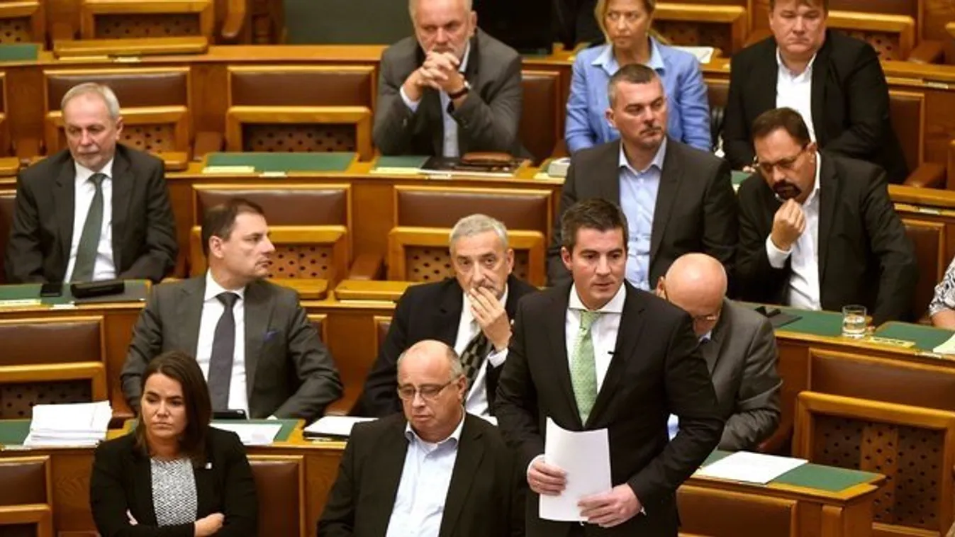 Megemelték az alanyi adómentesség határát és kitolták az új lakások áfakedvezményét