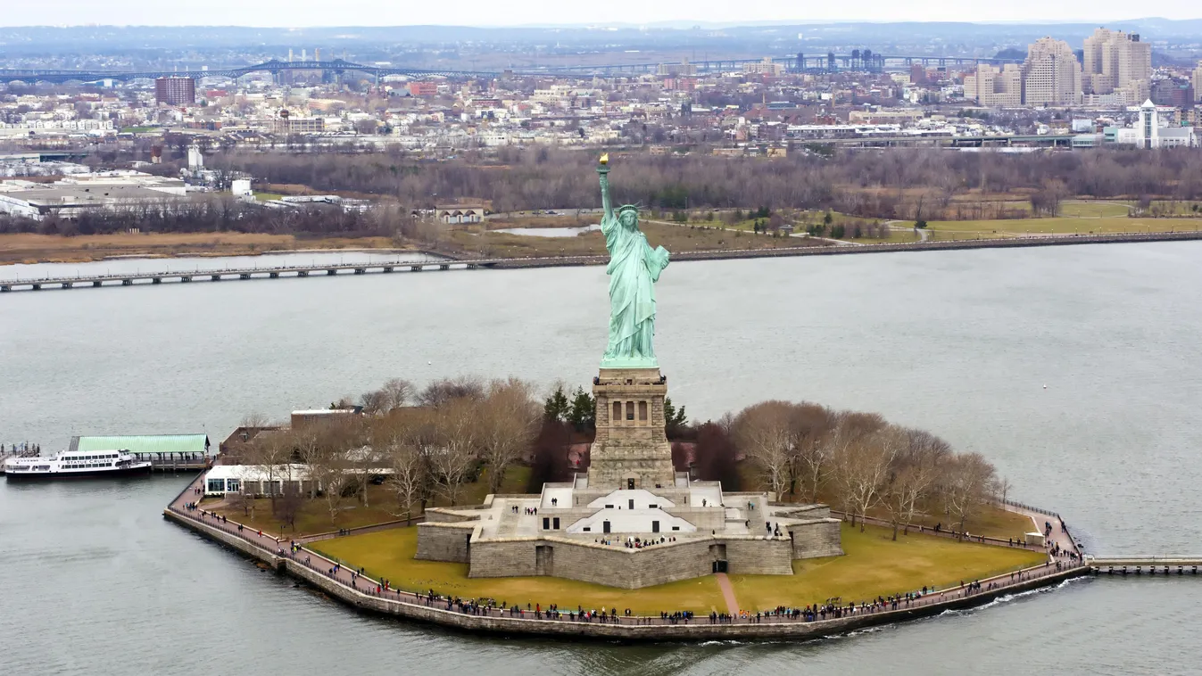 A New York-i Szabadság-szobor fáklyája elköltözik