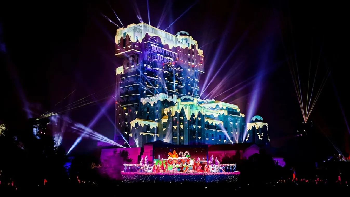 Ünnepi díszben pompázik Disneyland