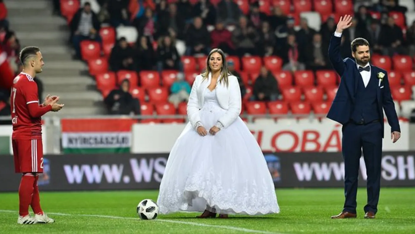 Esküvői ruhában focizott az ifjú ara
